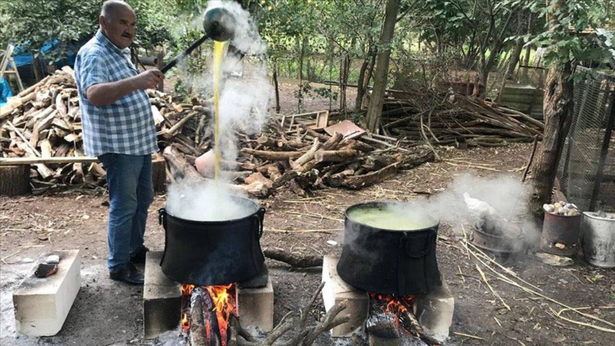 Kandıra'nın şeker kamışı pekmezi 'yok satıyor'; kilosu 100 TL