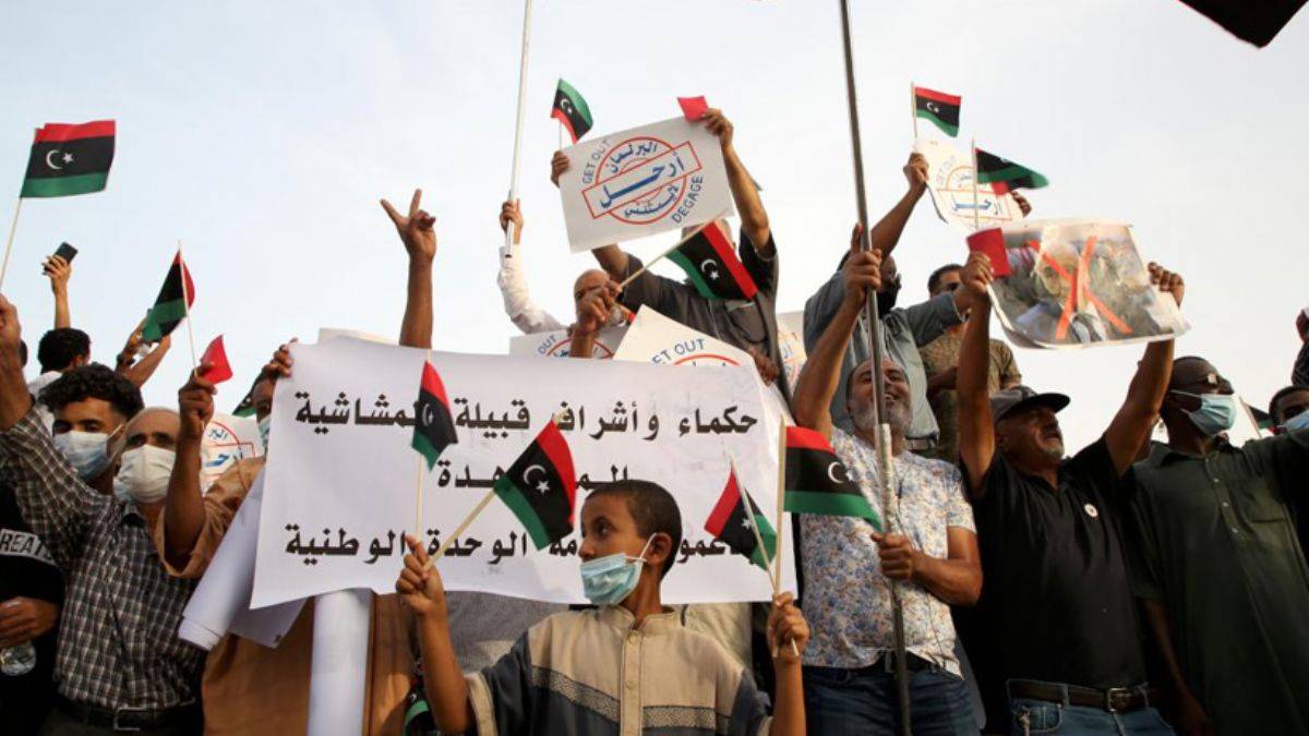 Libya'da binlerce kişiden ''güvenoyu kararı'' protestosu
