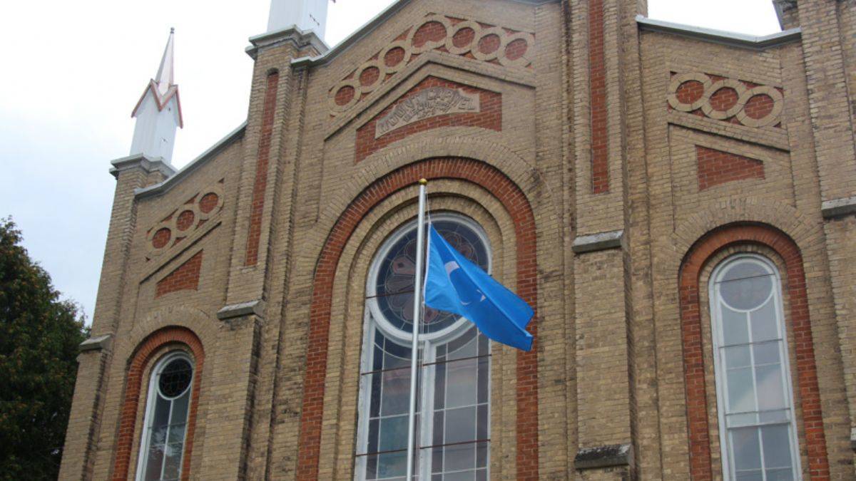 Kanada'daki Uygur Türkleri yüz yıllık kiliseyi camiye çevirdi
