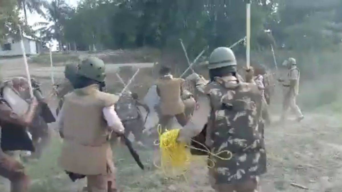 Hindistan ordusu Müslümanlara kurşun yağdırırken görüntülendi