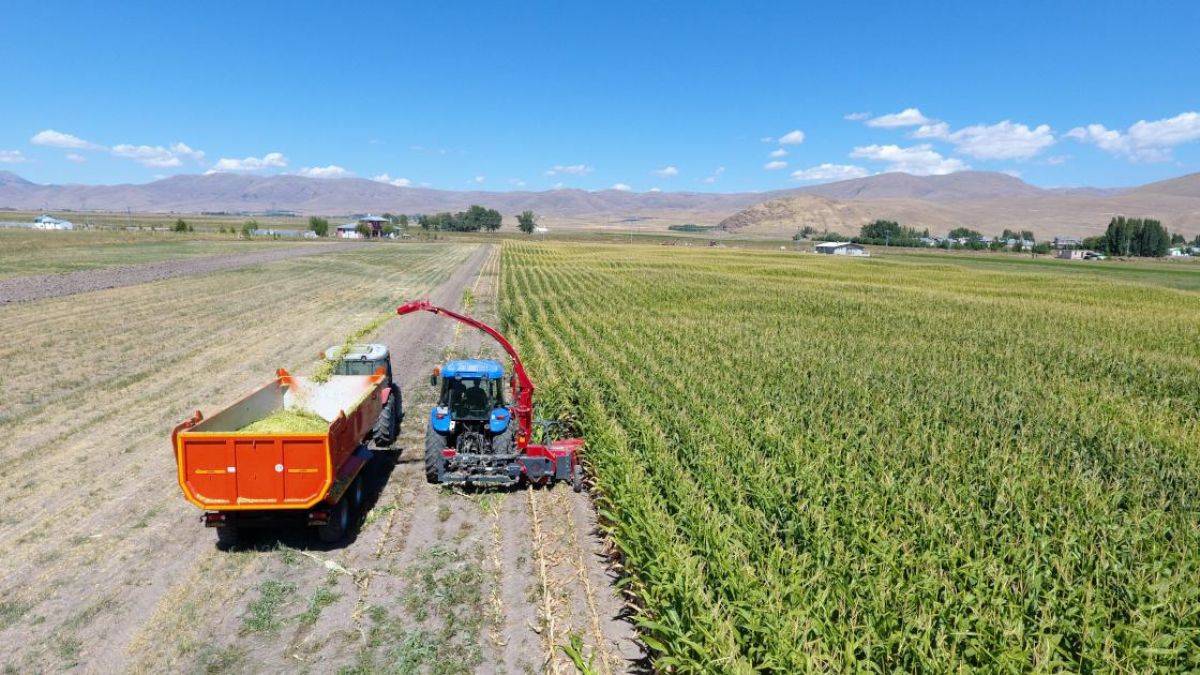 'Ekilmemiş arazi kalmayacak' dediler makineleriyle çiftçinin yardımına koştular