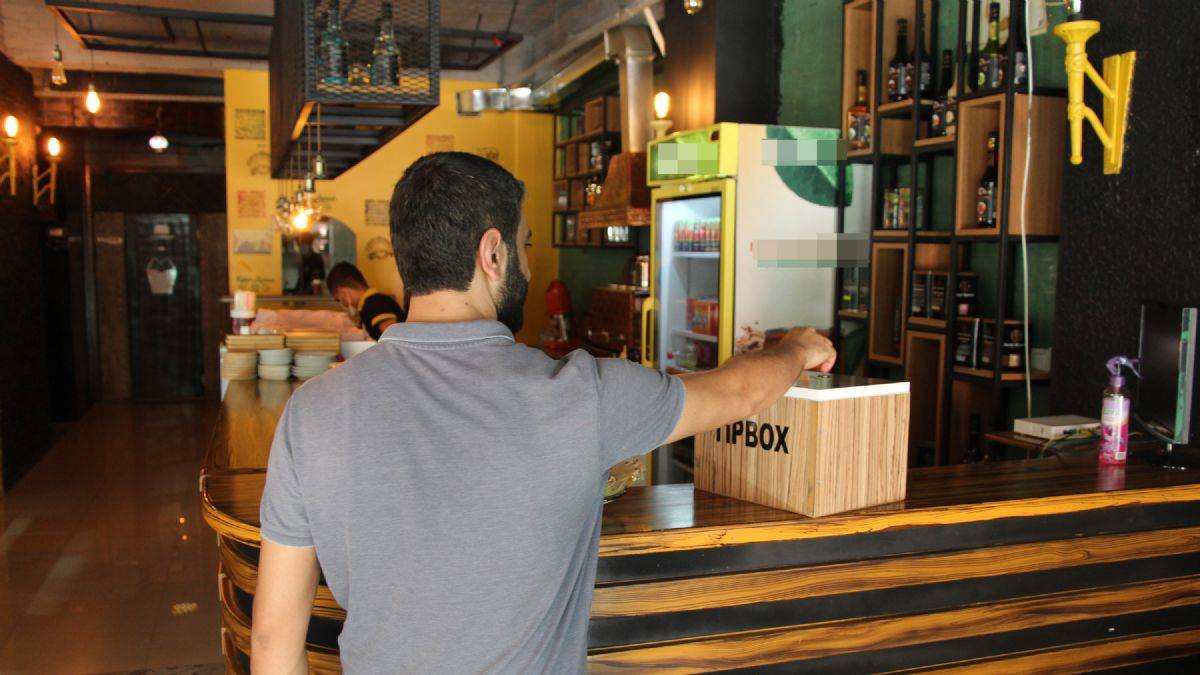 Sıra dışı kafe; hesap yok, gönlünden ne koparsa...