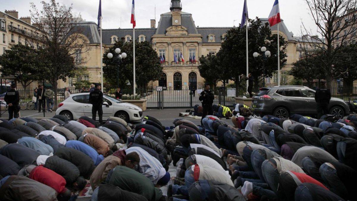 Fransa'da ''radikalleştiği'' iddiasıyla 30'a yakın cami kapatıldı