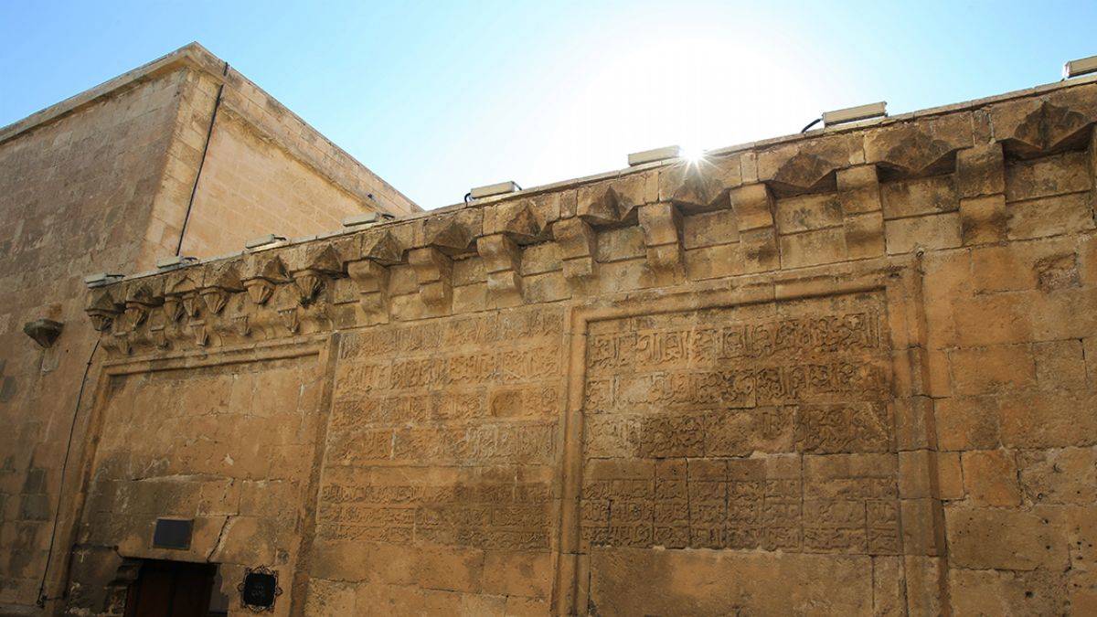 845 yıllık caminin duvarında 'Vergi Muafiyet Kitabesi'