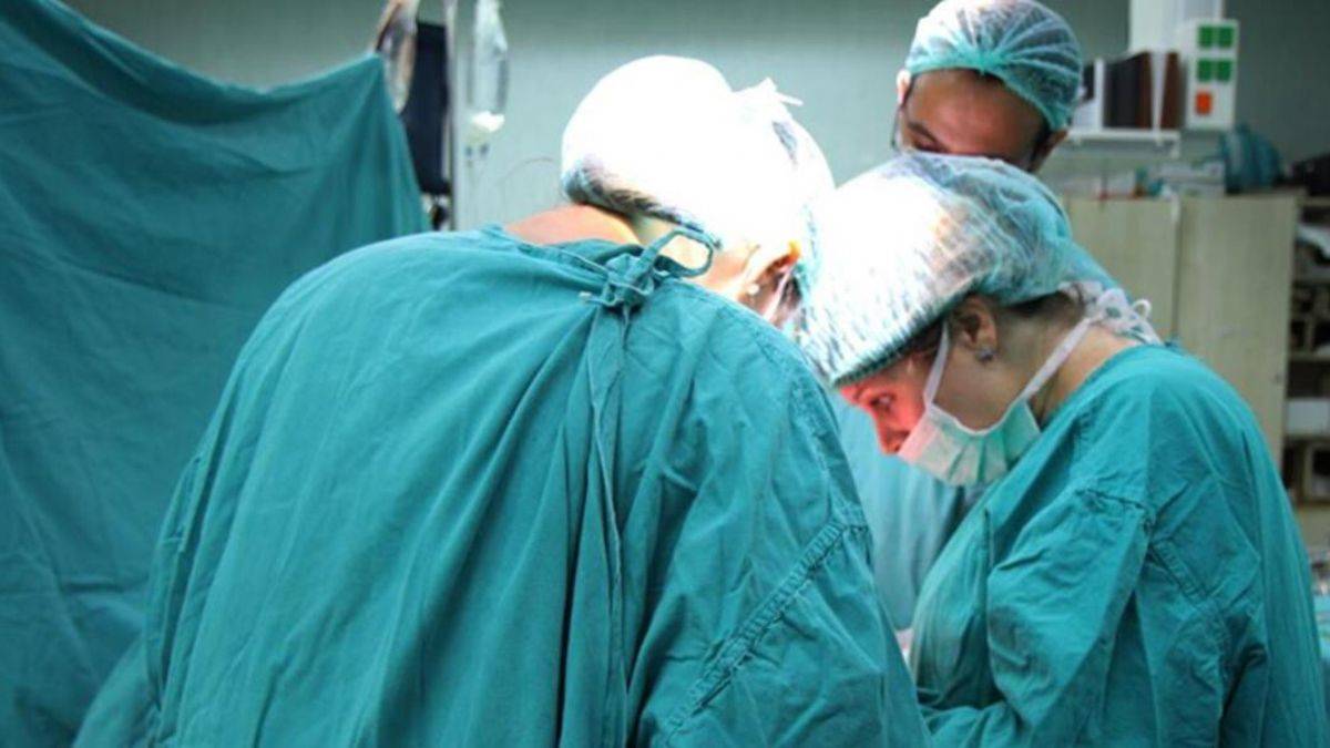 Öksürük şikayetiyle hastaneye gitti, akciğerinden çıkan herkesi şoke etti