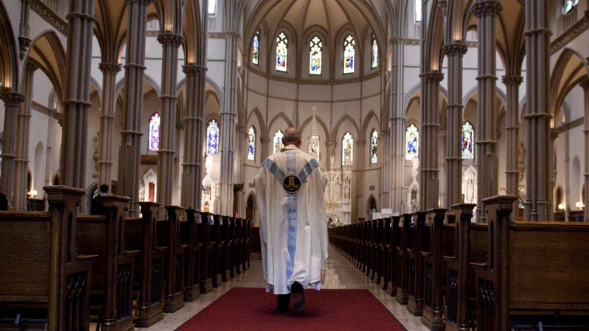 Fransız Katolik Kilisesi'nde skandal: Binlerce pedofil kayıtlara geçti