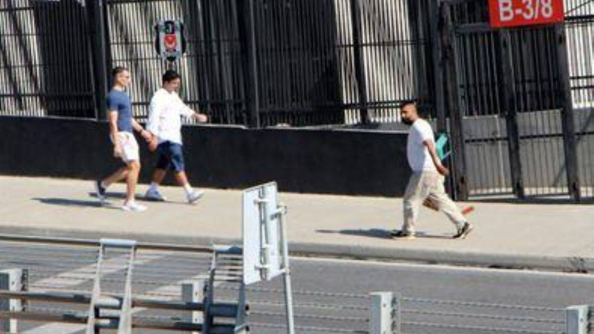 Fırça düşürme numarasıyla turistleri tuzağa düşürüyorlar! O anlar kamerada