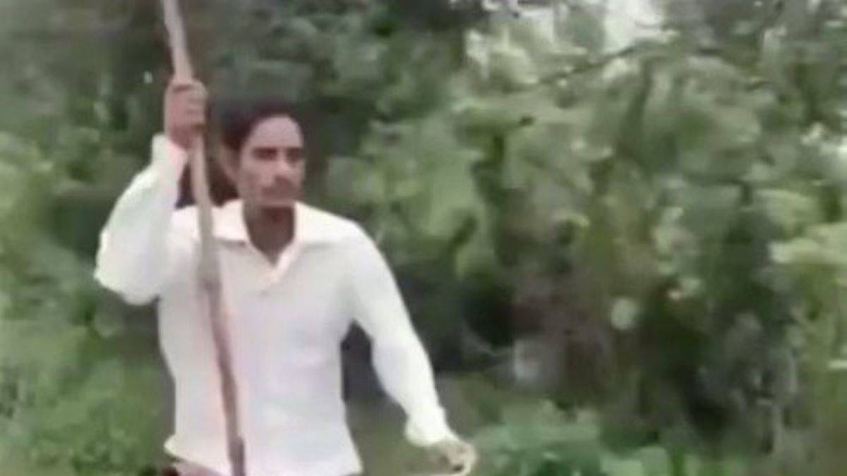 Bir bacağı olmayan adamın bisiklet sürme yöntemi