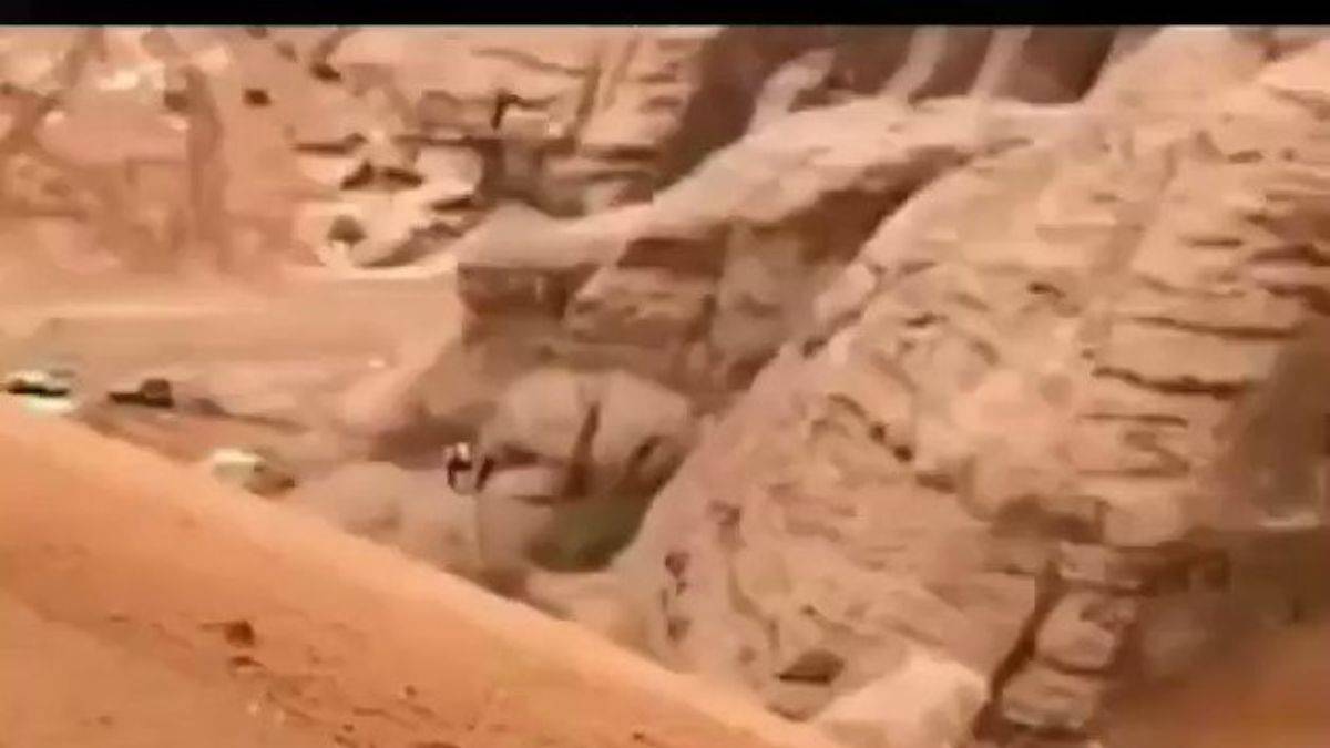 Beyaza bürünen Sahra Çölü'nden şaşırtan görüntüler