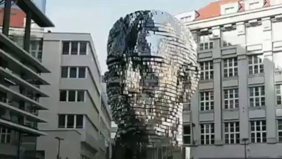 Franz Kafka’nın 42 Katmanlı Kinetik Heykeli