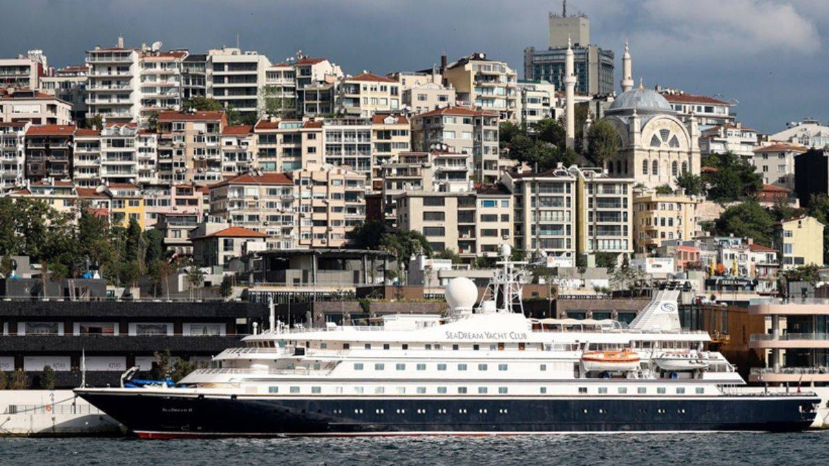 İstanbul’a iki yıl sonra ilk yolcu gemisi geldi