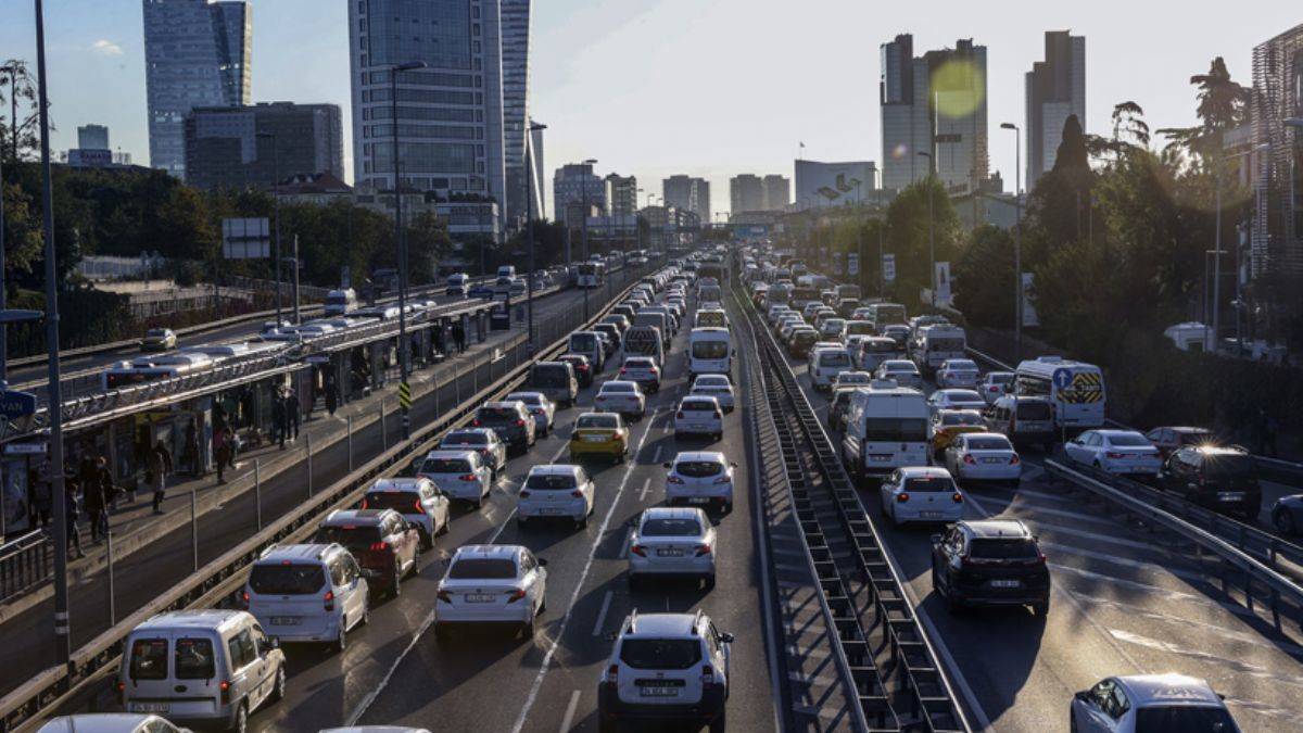 İstanbul'da haftanın ilk günü yoğun trafik