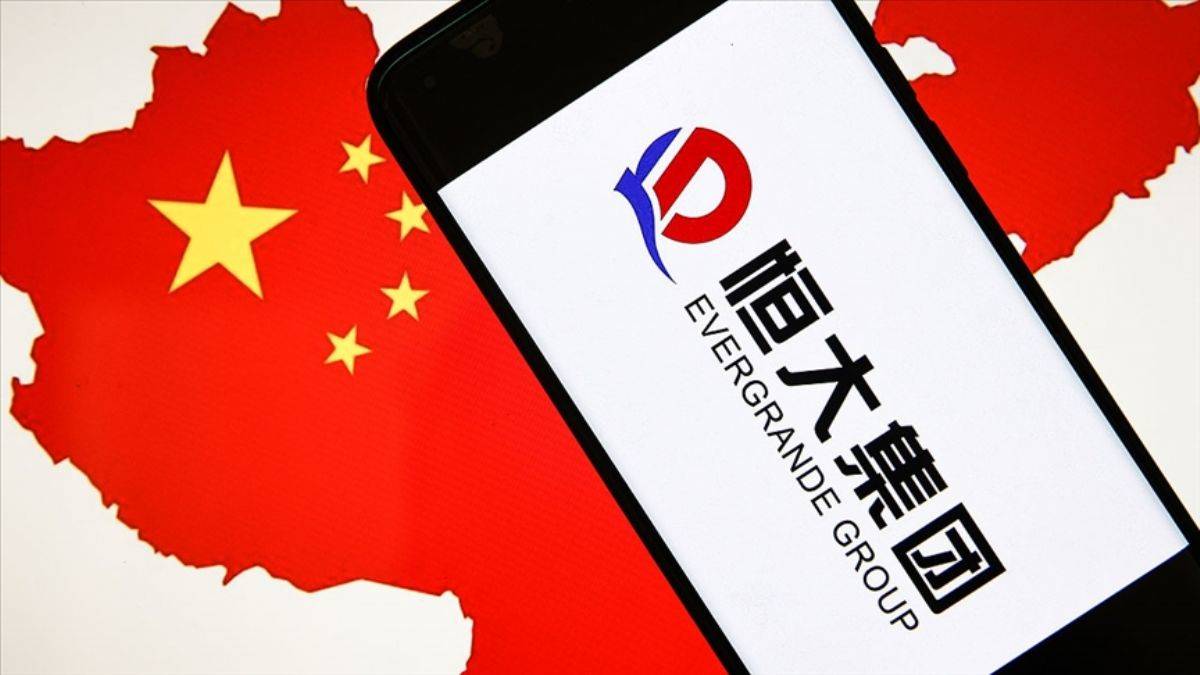 Borç batağındaki Evergrande'in hisseleri satışa çıktı
