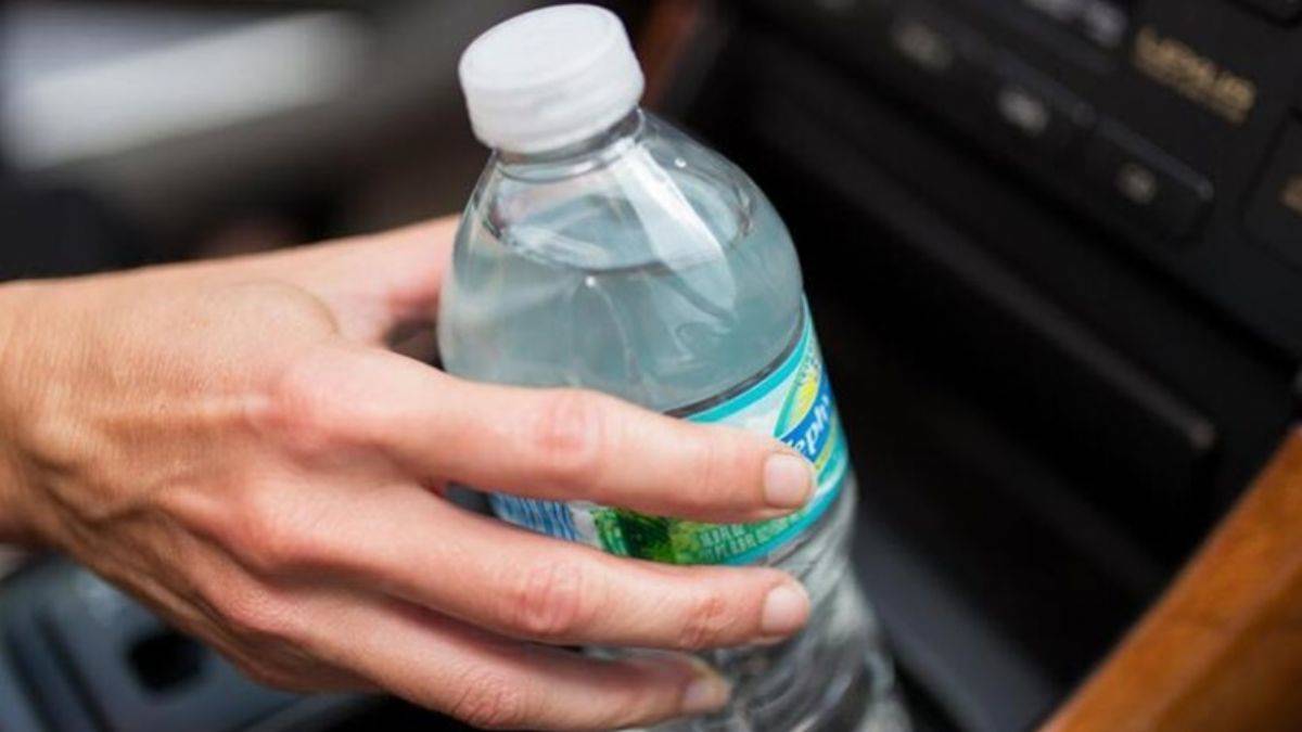 Arabanın içinde unuttuğunuz su şişesi aracınızı yakabilir