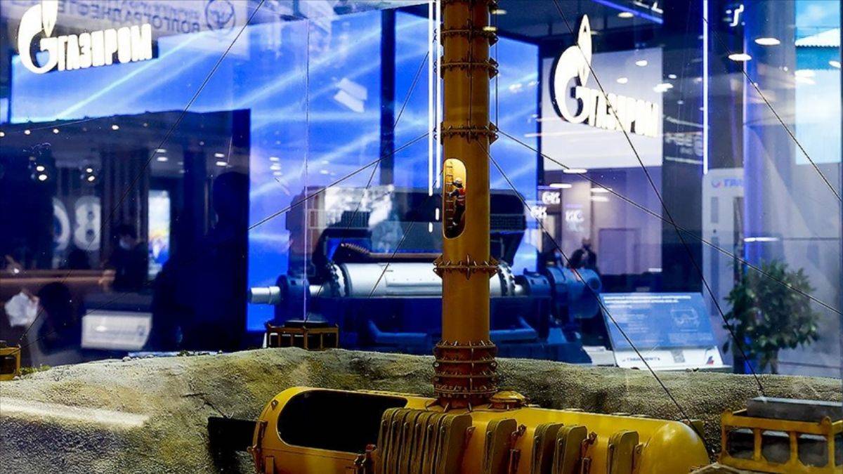 Gazprom: Kuzey Akım 2'de ilk hattı gazla doldurmaya başladık