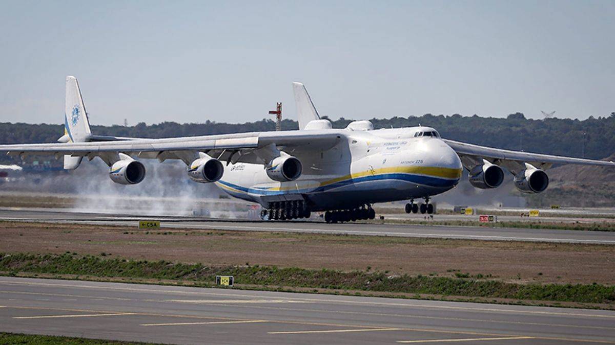 Dünyanın en büyük kargo uçağı İstanbul'da