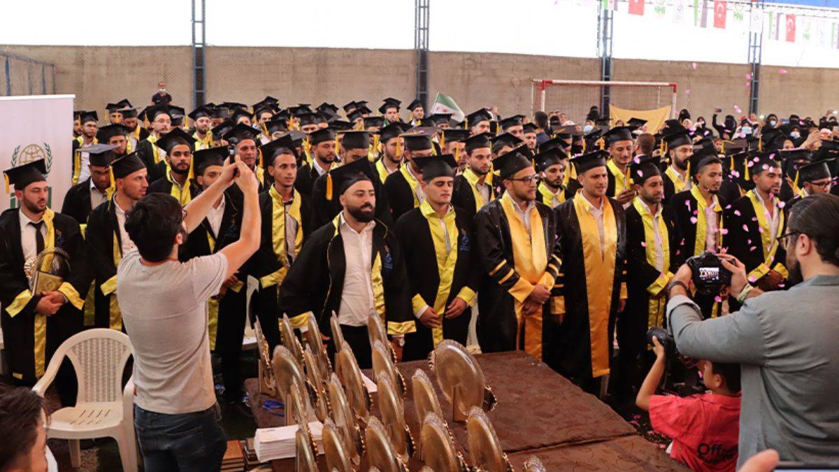 İHH Şam Üniversitesi üçüncü mezunlarını verdi