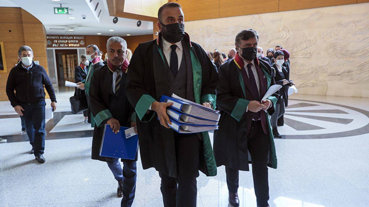 İkinci en büyük baro da bölündü