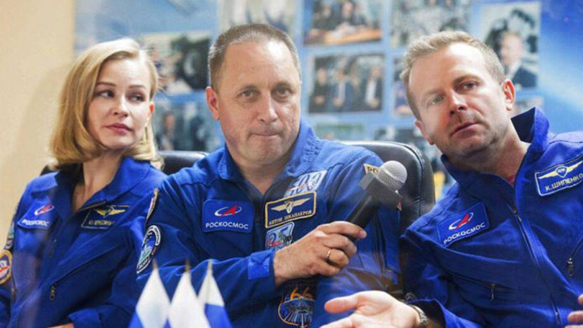 Uzayda çekilecek ilk filmin ekibini taşıyan Rus uzay mekiği, UUİ’ye ulaştı