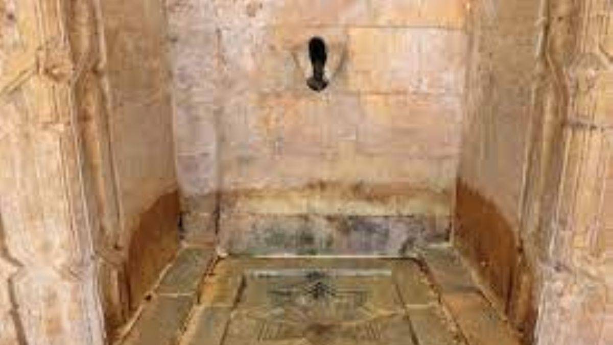 Mardin'de tarihi çeşmeye takılan borular kaldırıldı