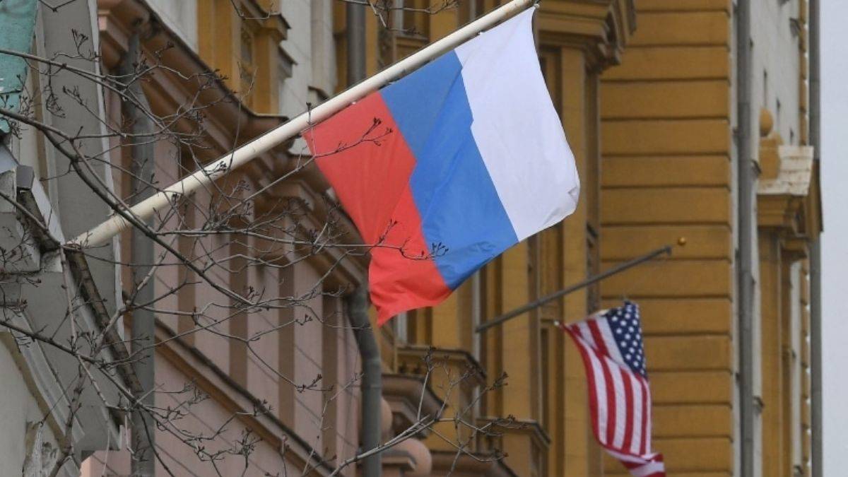 ABD'li senatörler: 300 Rus diplomat sınır dışı edilsin