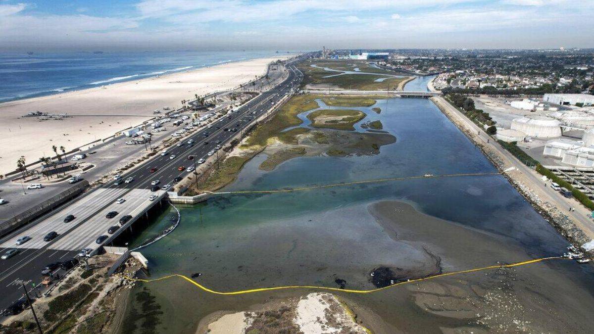 ABD'de California tarihinin en büyük petrol sızıntılarından biri: Sahiller kapatıldı