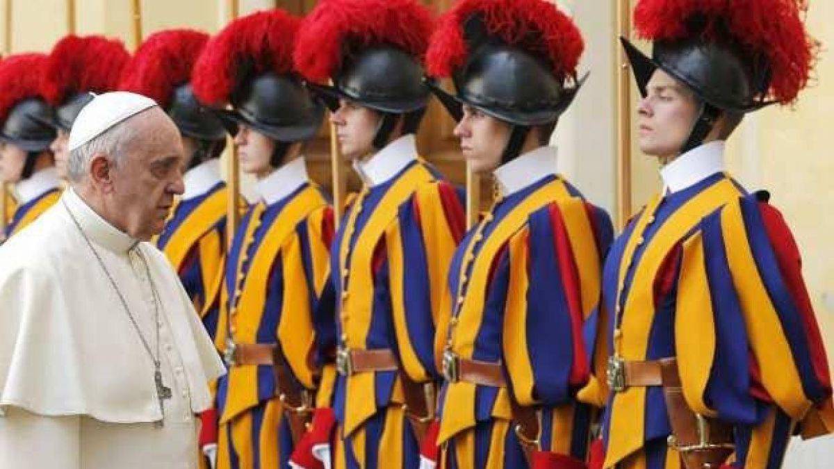 Vatikan'ın kalbinde aşı krizi