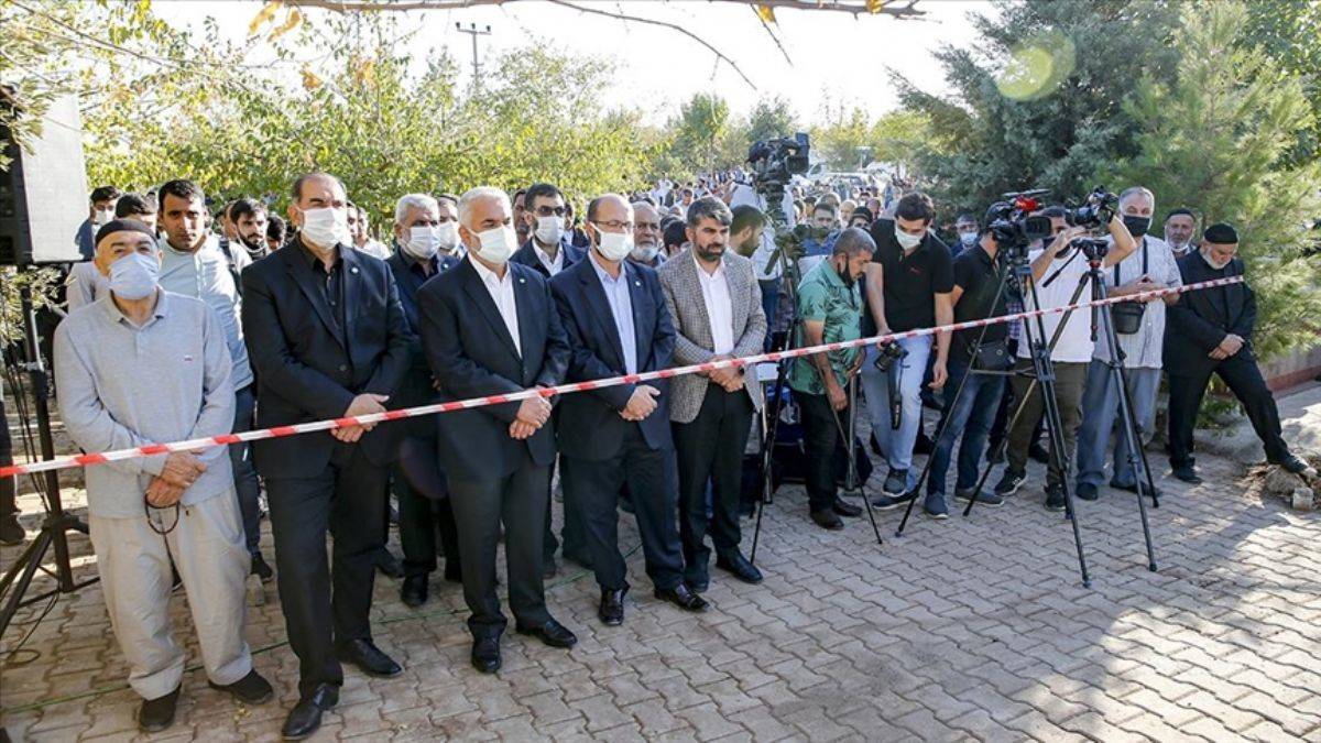 Yasin Börü ve arkadaşları mezarları başında anıldı