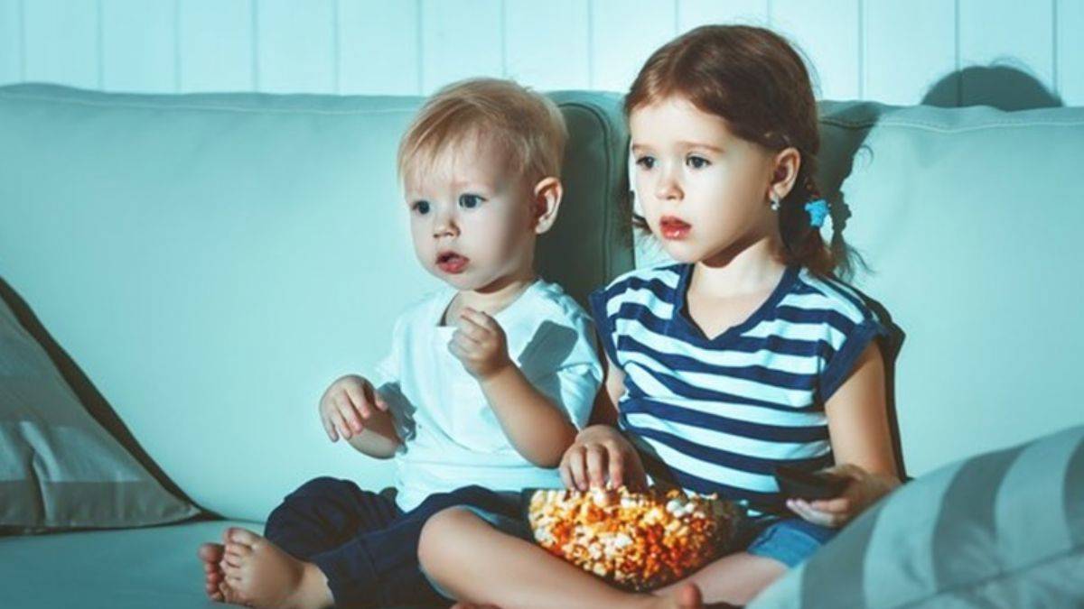 Uzun süre ekrana maruz kalan çocuk mutsuz oluyor