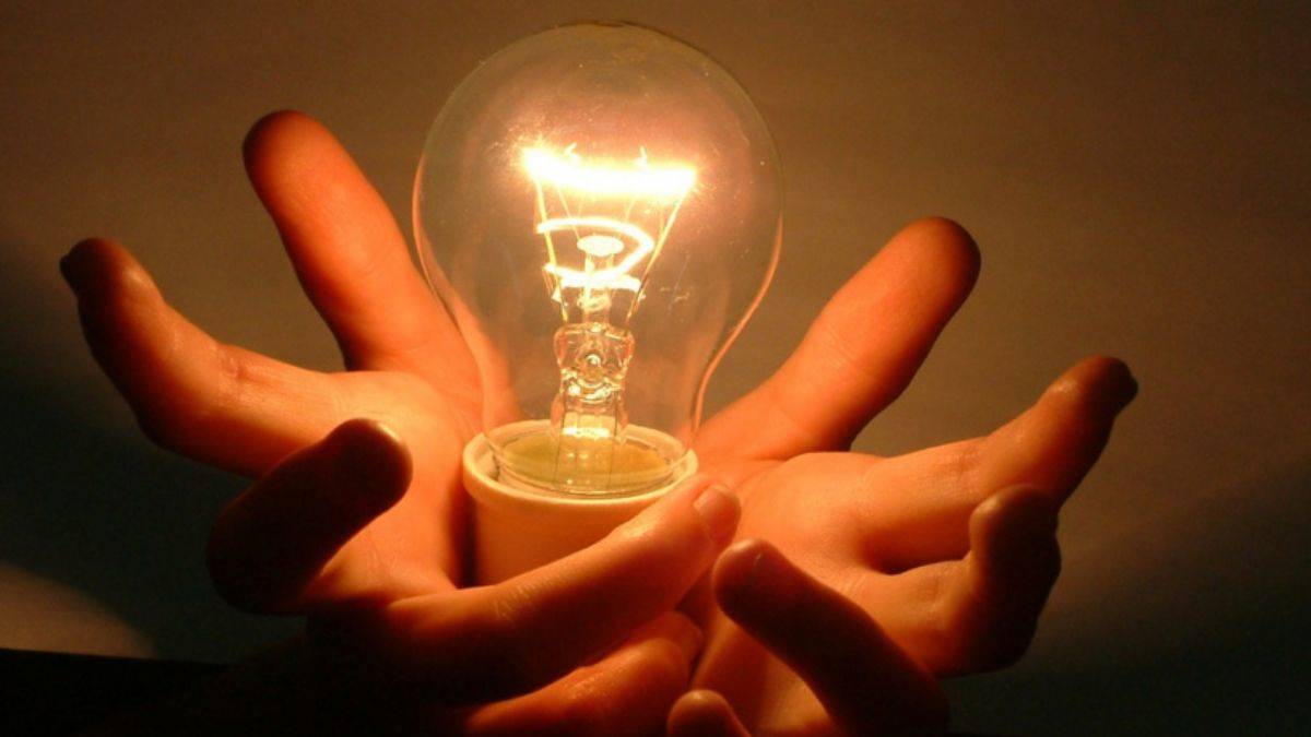 İsrailli uzmanlar geliştirdi: Basit bir ampul, konuştuğunuz her şeyi dinleyebilir!