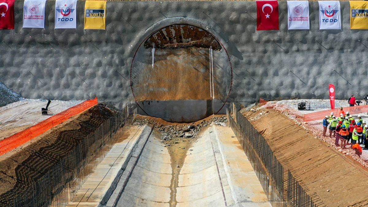 Türkiye'nin en geniş TBM tünelinde ışık göründü