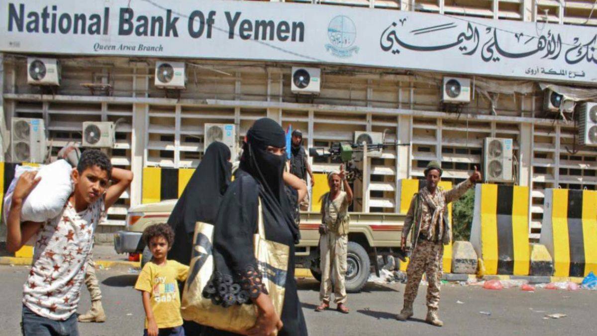 Yemen hükümeti, ülkede finansal işlemleri durdurdu