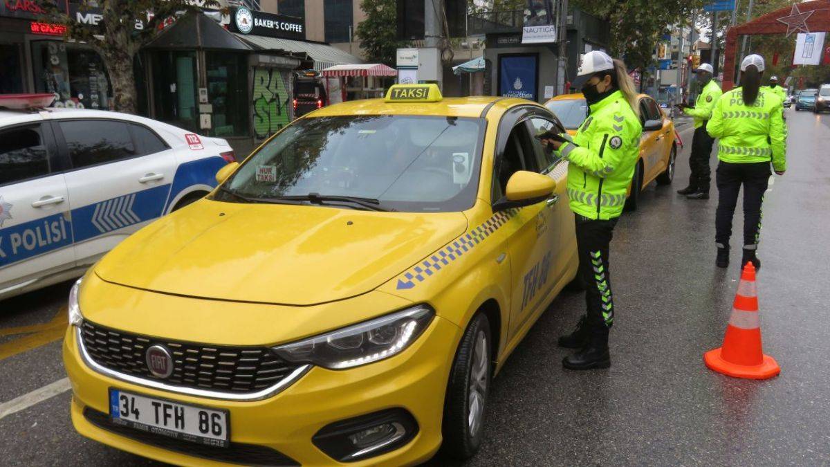Denetimde ceza kesilen taksici: Muayenenin bittiğini memurlardan öğrendim
