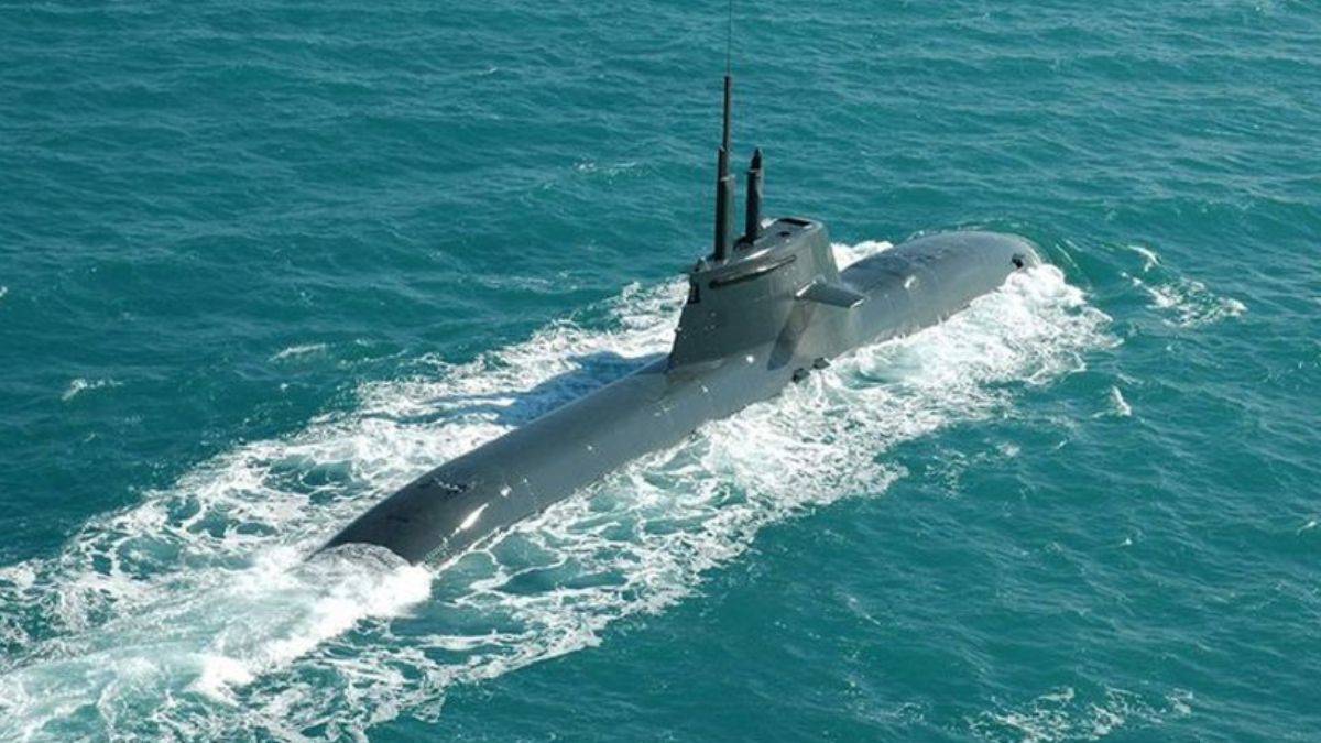 Pakistan, Hint denizaltısının kara sularına girmesini engelledi