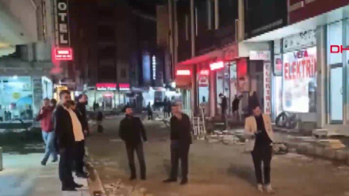 Van'da art arda deprem