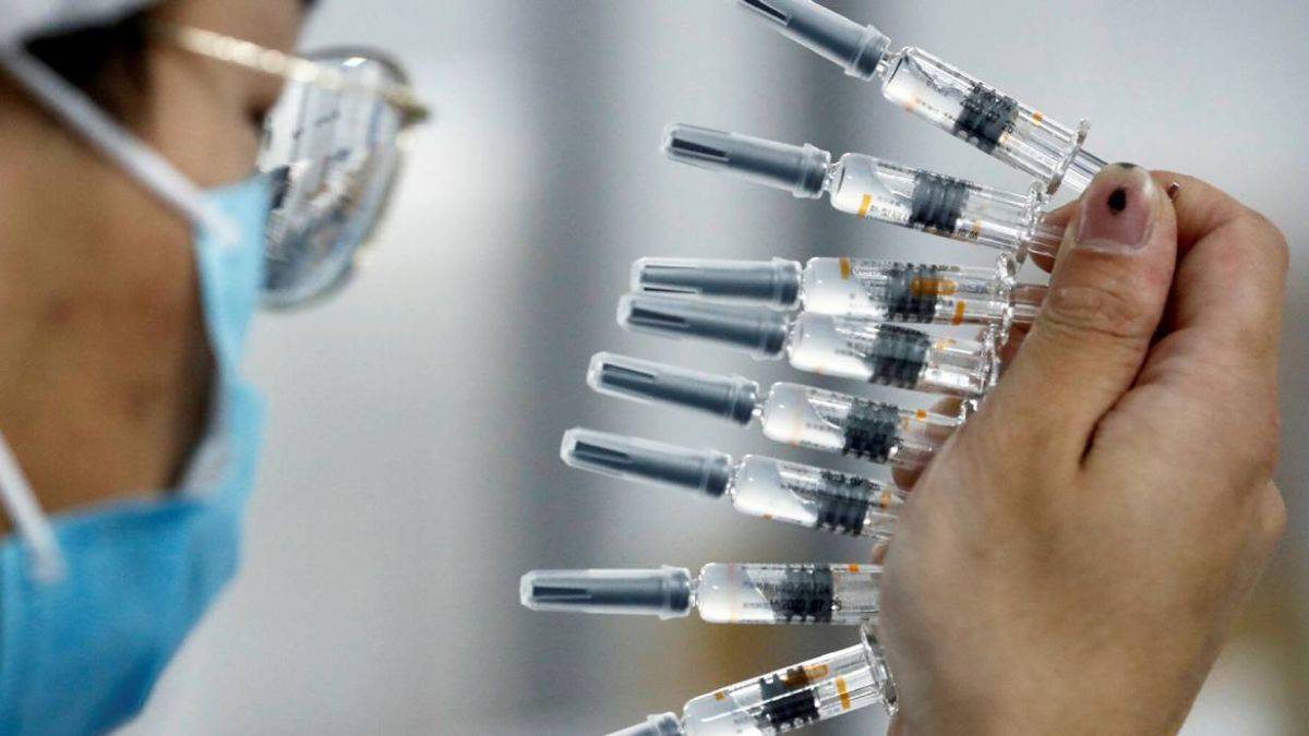 Sinovac aşısında 3. dozu bekleyenler için yeni karar