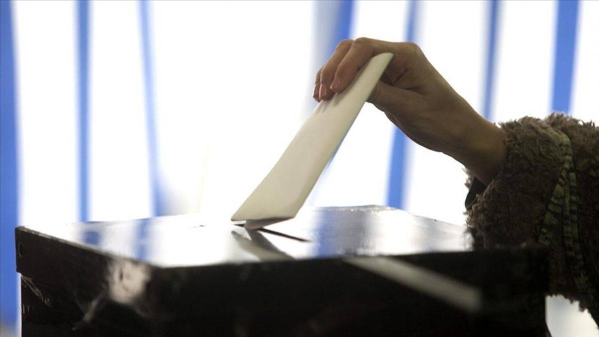 Portekiz'de sol hükümeti sallayan bütçe krizi resti