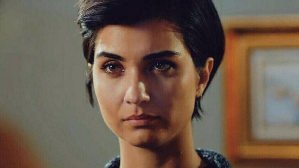 Tuba Büyüküstün'ü yıkan ölüm haberi!
