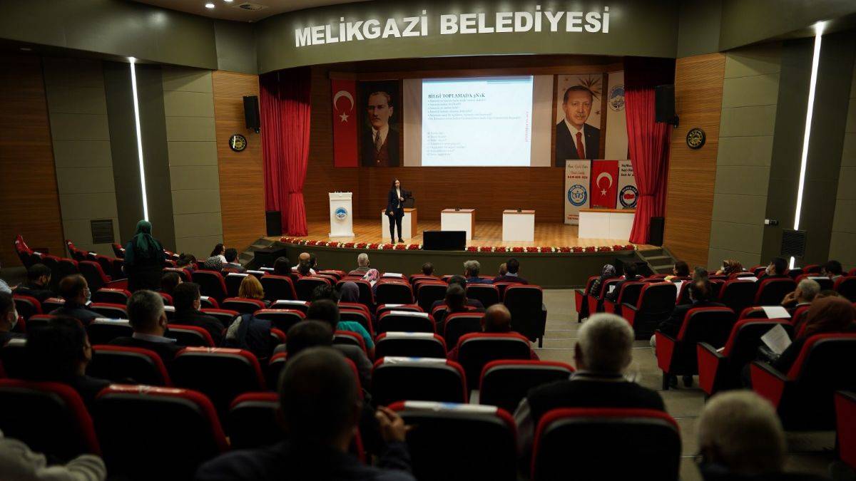 Melikgazi Belediyesi hizmet içi eğitimlere devam ediyor