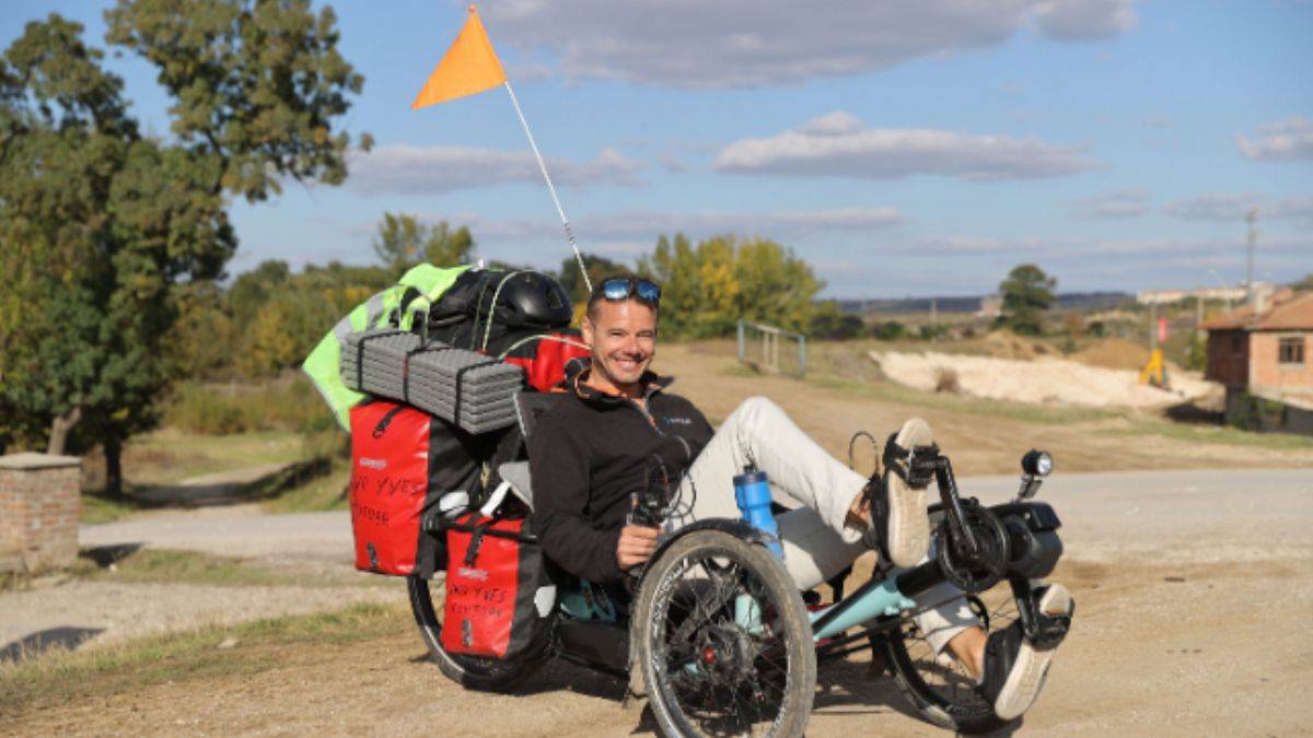 Fransız mühendis İstifa etti bisikleti ile dünyayı gezecek