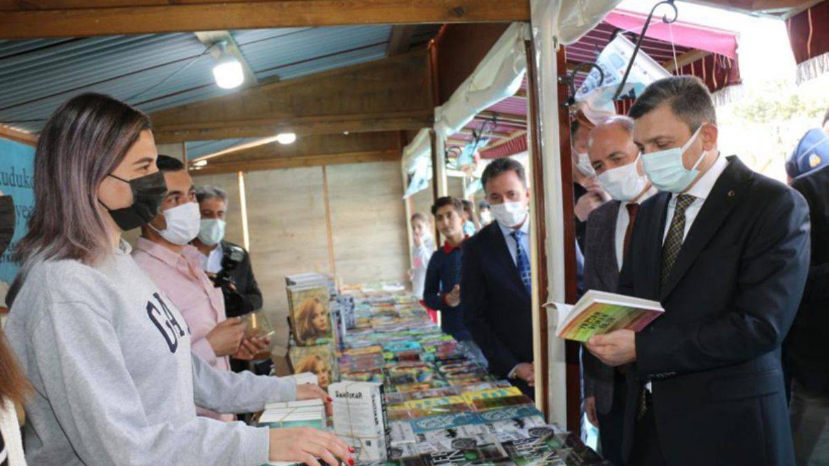 4. Batman Kitap Fuarı kapılarını kitapseverlere açtı