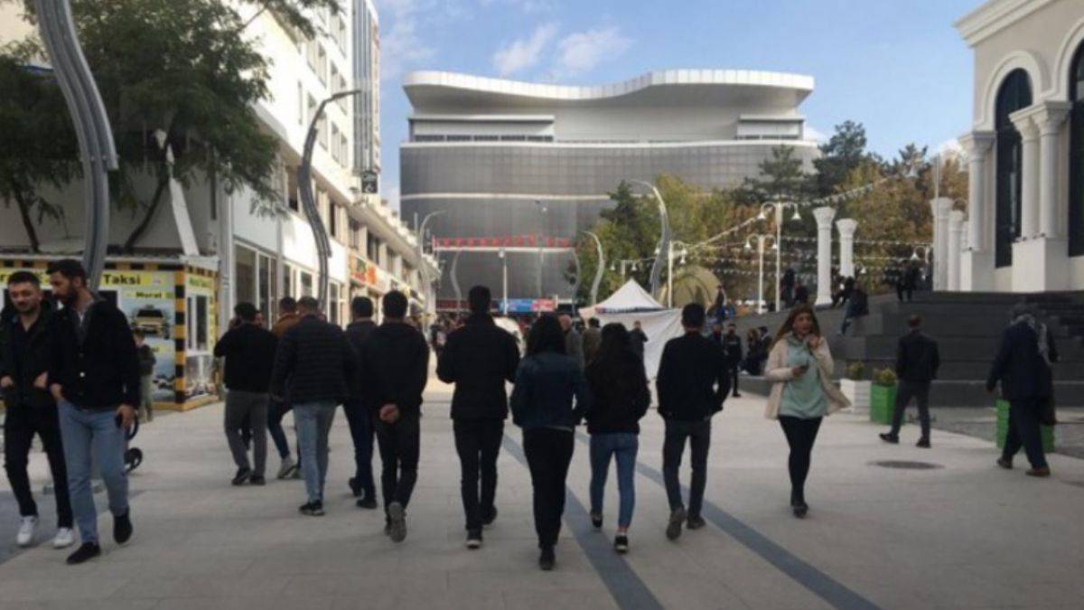 HDP'lilerden Öcalan'a verilen volta cezasına ''voltalı'' tepki