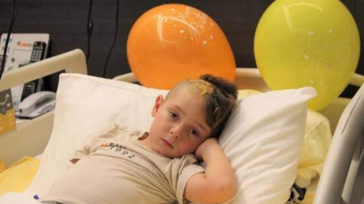 Koronavirüs sonrası sürekli uyuyordu: Romanya’da ''uyutalım'' denilen çocuk Türkiye’de uyandı