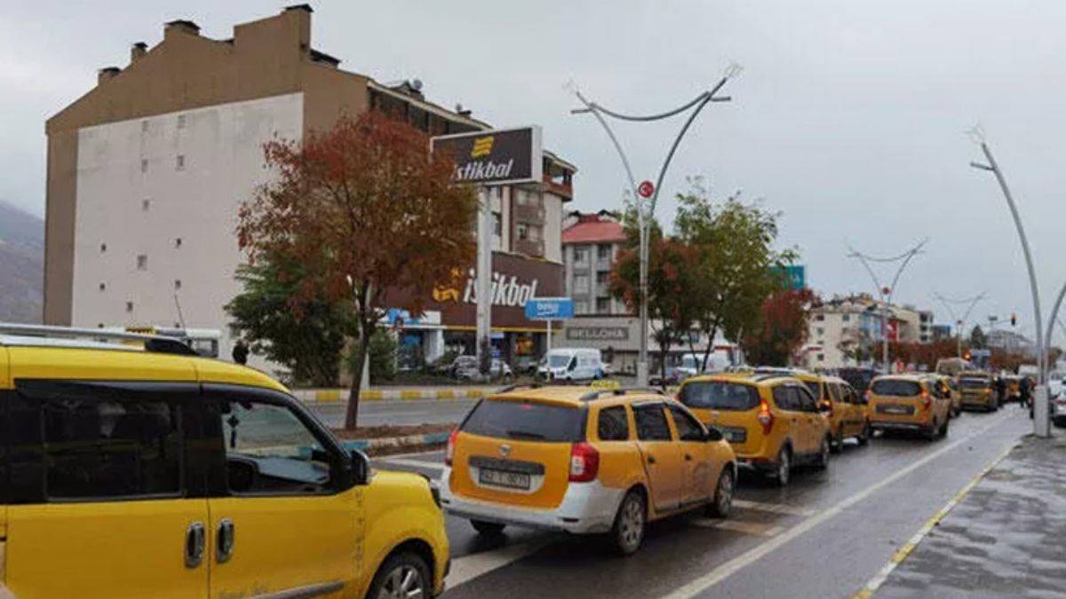 Taksiciler akaryakıt zamlarını protesto etti