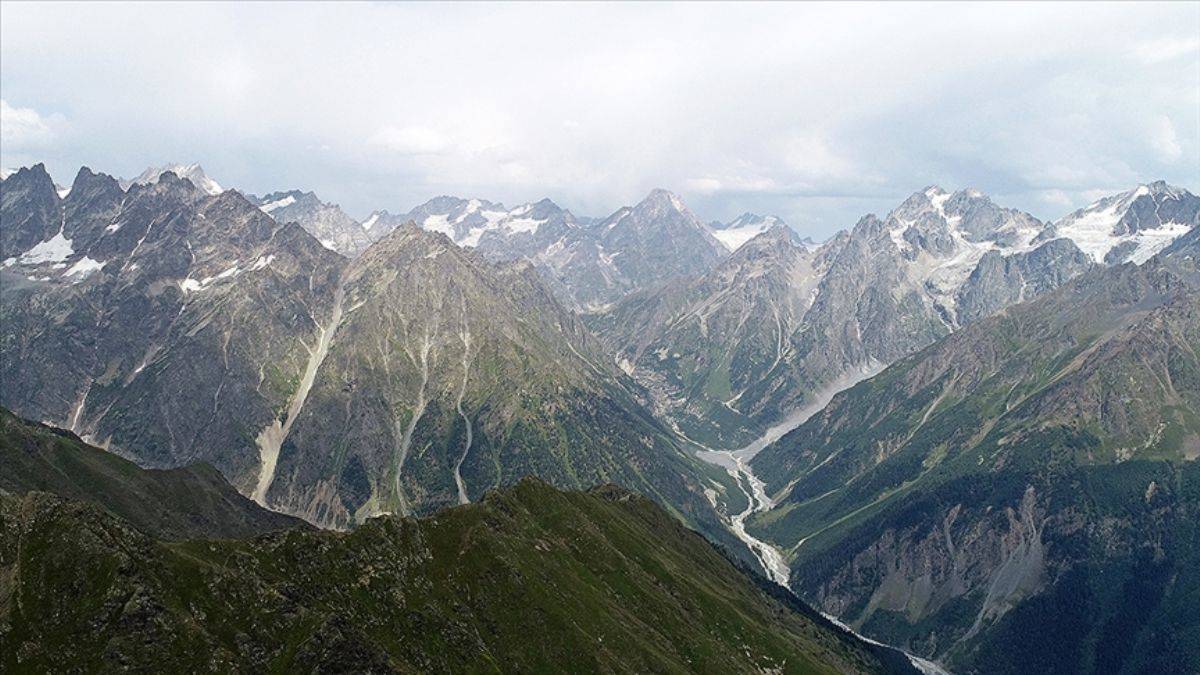 Gürcistan Başbakanı Garibaşvili: Kafkaslar buzulların yüzde 40'ını kaybetti