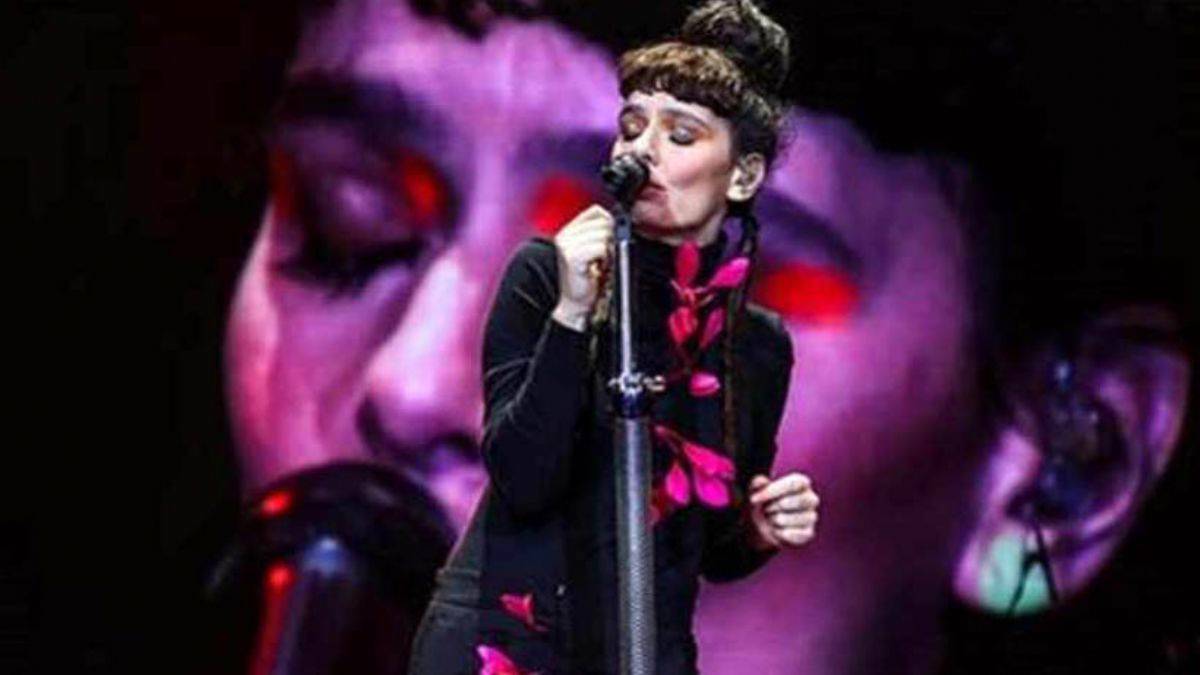 Ünlü şarkıcı Nil Karaibrahimgil’in kulisinde büyük hırsızlık!