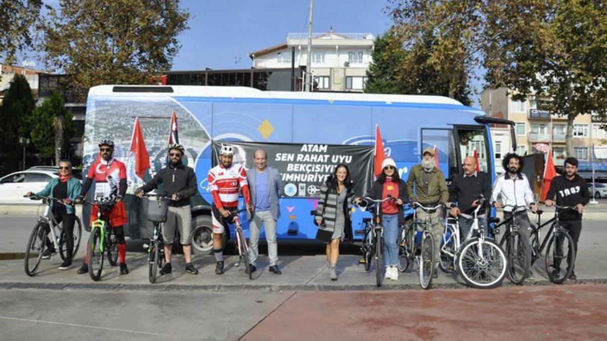 10 KASIM’DA ATA’NIN HUZURUNDA OLMAK İÇİN TUZLA’DAN BİSİKLETLERİYLE YOLA ÇIKTILAR