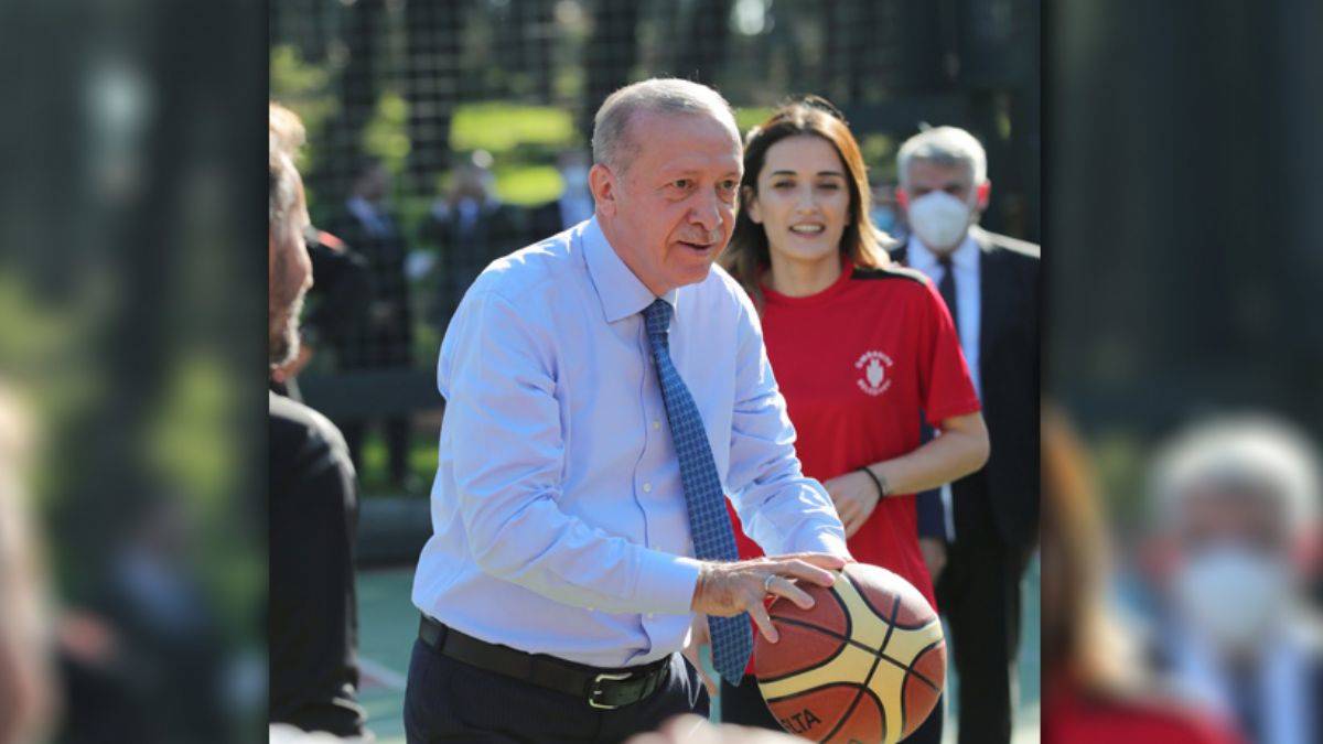 Erdoğan gençlerle basketbol oynadı