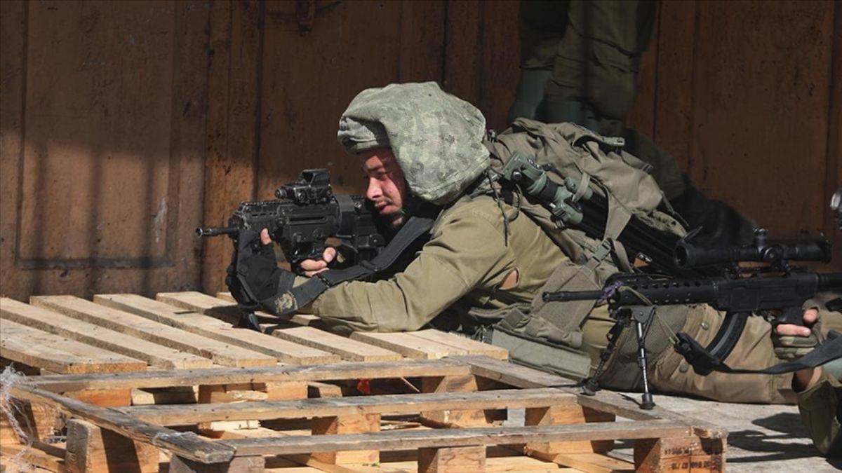 İsrail askerleri Batı Şeria'da Filistinli bir çocuğu ağır yaraladı