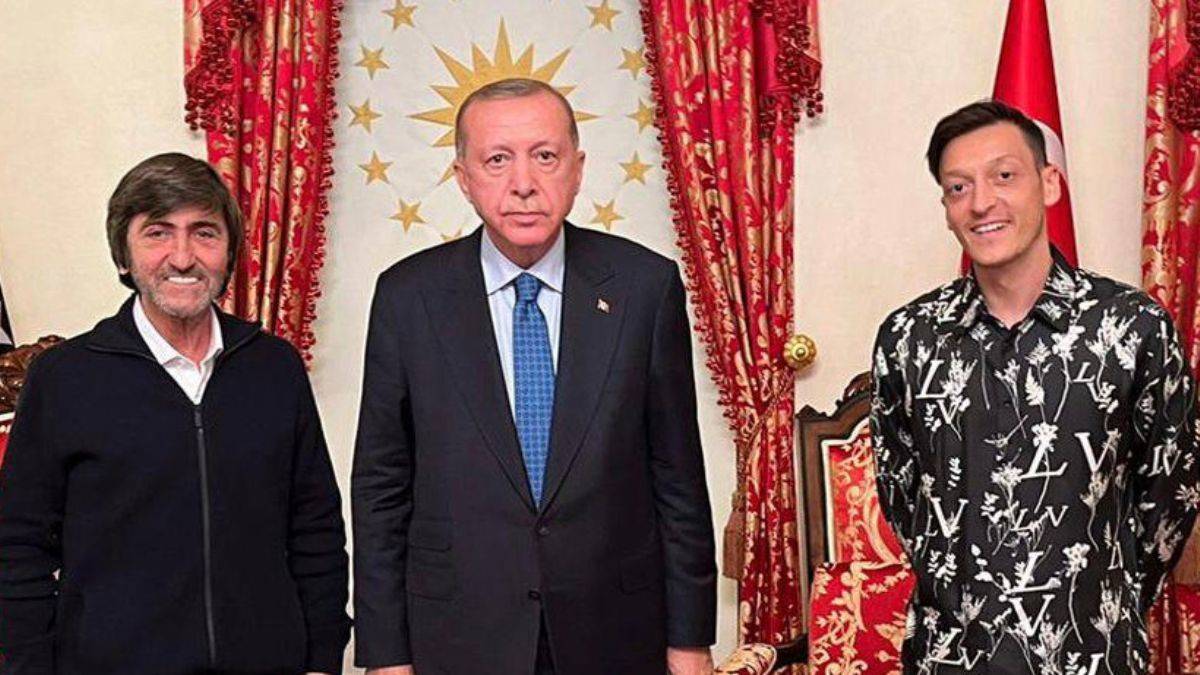 Özil ve Dilmen'den Erdoğan'a ziyaret